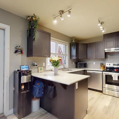 225-401 Athabasca Avenue, Fort Mcmurray, AB - Indoor Photo Showing Kitchen With Upgraded Kitchen