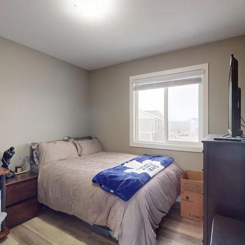 225-401 Athabasca Avenue, Fort Mcmurray, AB - Indoor Photo Showing Bedroom