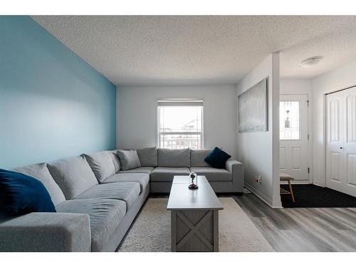 146 Pacific Crescent, Fort Mcmurray, AB - Indoor Photo Showing Living Room