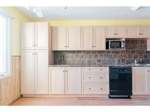 154 Bird Crescent, Fort Mcmurray, AB - Indoor Photo Showing Kitchen