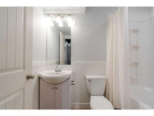 245 Sandstone Lane, Fort Mcmurray, AB - Indoor Photo Showing Bathroom