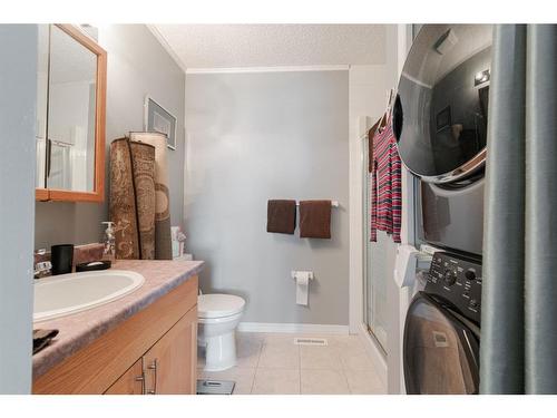 221 Sitka Drive, Fort Mcmurray, AB - Indoor Photo Showing Bathroom