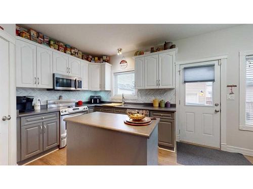 128 Saline Creek Way, Fort Mcmurray, AB - Indoor Photo Showing Kitchen With Double Sink