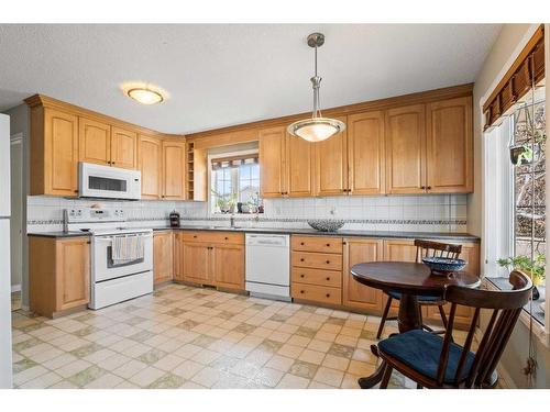 197 Silin Forest Road, Fort Mcmurray, AB - Indoor Photo Showing Kitchen