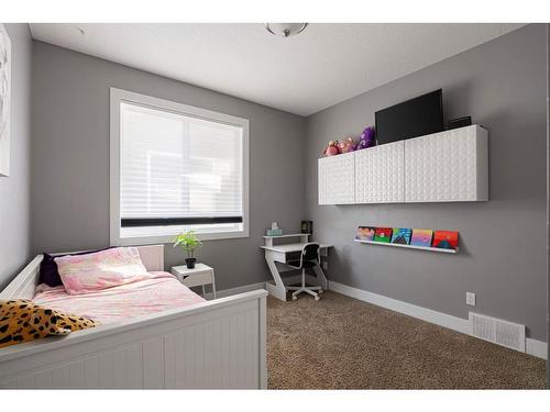 132 Killdeer Way, Fort Mcmurray, AB - Indoor Photo Showing Bedroom