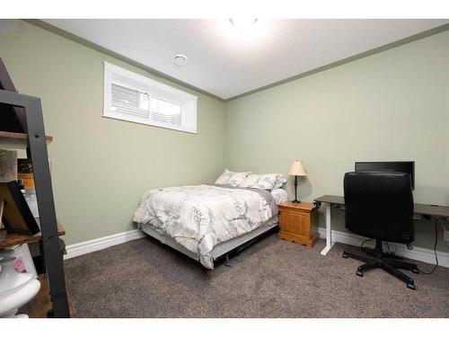 244 Warren Way, Fort Mcmurray, AB - Indoor Photo Showing Bedroom