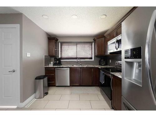 19 Maciver Street, Fort Mcmurray, AB - Indoor Photo Showing Kitchen
