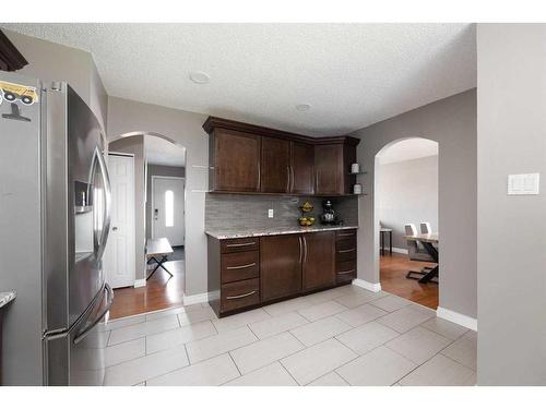 19 Maciver Street, Fort Mcmurray, AB - Indoor Photo Showing Kitchen