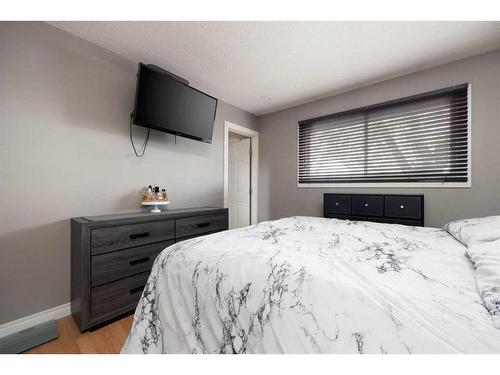 19 Maciver Street, Fort Mcmurray, AB - Indoor Photo Showing Bedroom