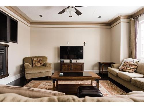 145 Stonecreek Landing, Fort Mcmurray, AB - Indoor Photo Showing Living Room