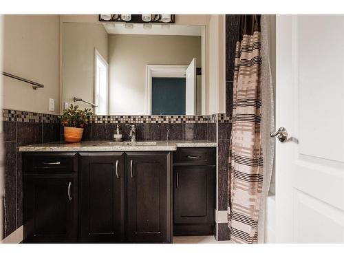 145 Stonecreek Landing, Fort Mcmurray, AB - Indoor Photo Showing Bathroom