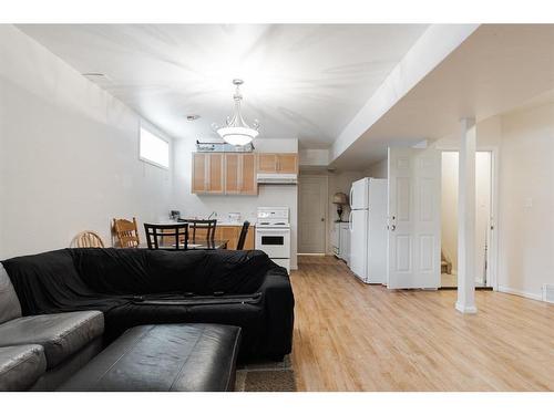 180 Webb Drive, Fort Mcmurray, AB - Indoor Photo Showing Living Room