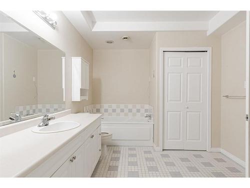 180 Webb Drive, Fort Mcmurray, AB - Indoor Photo Showing Bathroom