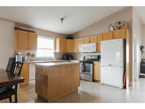 180 Webb Drive, Fort Mcmurray, AB - Indoor Photo Showing Kitchen