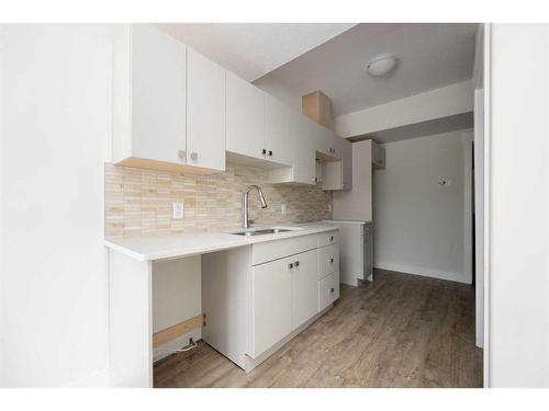 213 Siltstone Place, Fort Mcmurray, AB - Indoor Photo Showing Kitchen