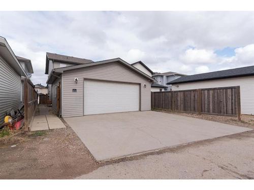 211 Merganser Crescent, Fort Mcmurray, AB - Outdoor With Exterior