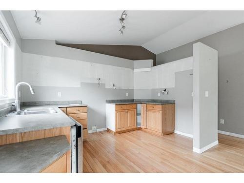 118 Laffont Way, Fort Mcmurray, AB - Indoor Photo Showing Kitchen With Double Sink