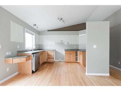 118 Laffont Way, Fort Mcmurray, AB - Indoor Photo Showing Kitchen