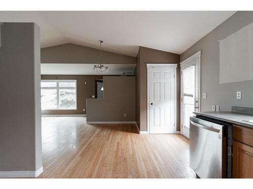 118 Laffont Way, Fort Mcmurray, AB - Indoor Photo Showing Kitchen