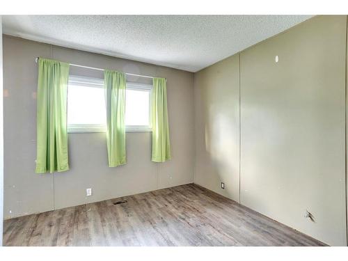 128 Beale Crescent, Fort Mcmurray, AB - Indoor Photo Showing Other Room
