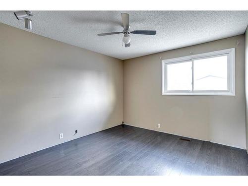 128 Beale Crescent, Fort Mcmurray, AB - Indoor Photo Showing Other Room