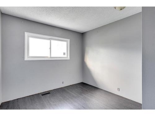 128 Beale Crescent, Fort Mcmurray, AB - Indoor Photo Showing Other Room