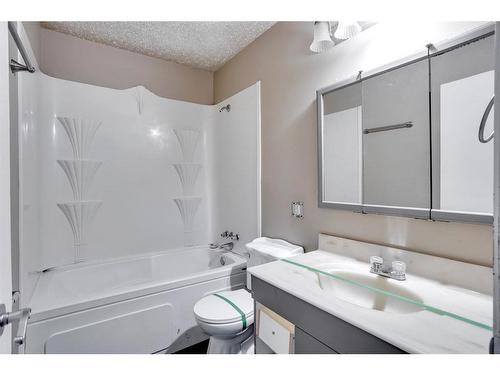 128 Beale Crescent, Fort Mcmurray, AB - Indoor Photo Showing Bathroom