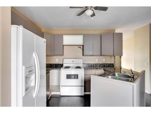 128 Beale Crescent, Fort Mcmurray, AB - Indoor Photo Showing Kitchen With Double Sink