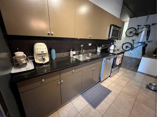 606-10179 105, Edmonton, AB - Indoor Photo Showing Kitchen With Double Sink