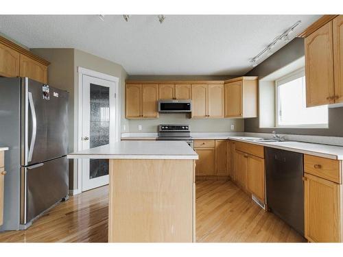 188 Warren Road, Fort Mcmurray, AB - Indoor Photo Showing Kitchen