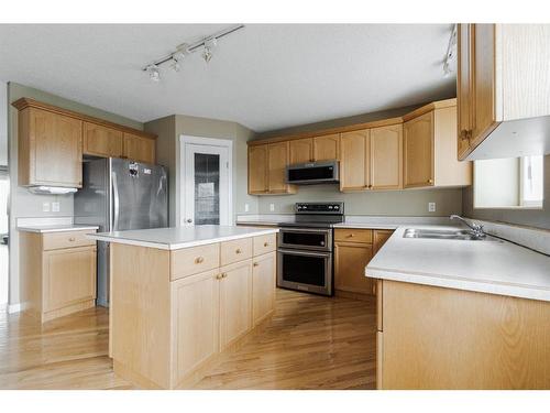 188 Warren Road, Fort Mcmurray, AB - Indoor Photo Showing Kitchen With Stainless Steel Kitchen