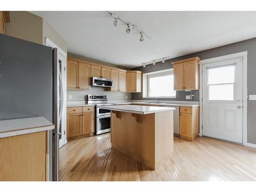 188 Warren Road, Fort Mcmurray, AB - Indoor Photo Showing Kitchen With Double Sink