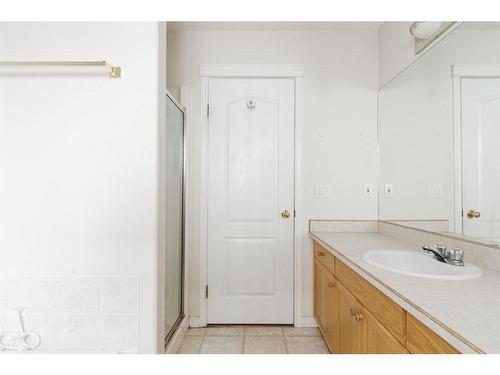 188 Warren Road, Fort Mcmurray, AB - Indoor Photo Showing Bathroom