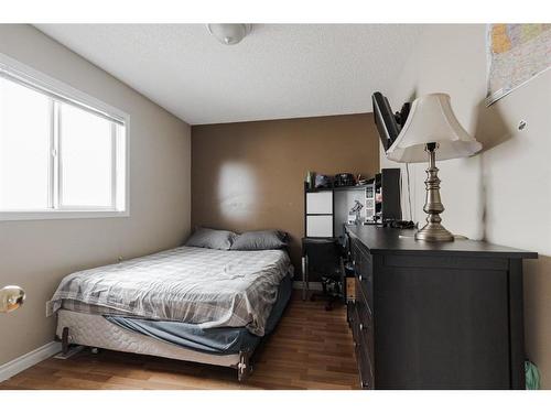 188 Warren Road, Fort Mcmurray, AB - Indoor Photo Showing Bedroom