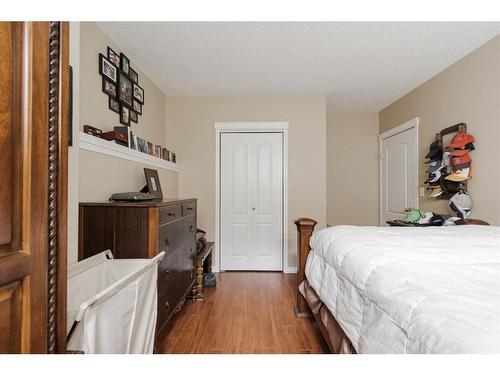 188 Warren Road, Fort Mcmurray, AB - Indoor Photo Showing Bedroom