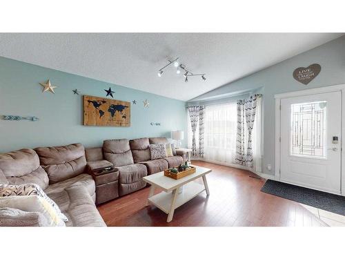 454 Athabasca Avenue, Fort Mcmurray, AB - Indoor Photo Showing Living Room