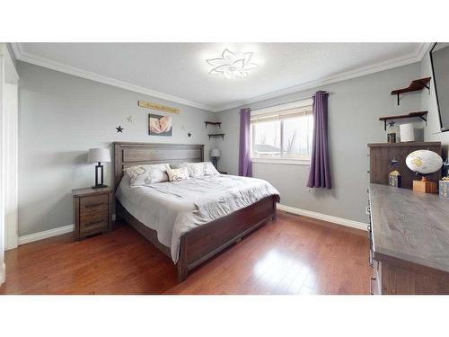 454 Athabasca Avenue, Fort Mcmurray, AB - Indoor Photo Showing Bedroom