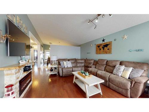 454 Athabasca Avenue, Fort Mcmurray, AB - Indoor Photo Showing Living Room