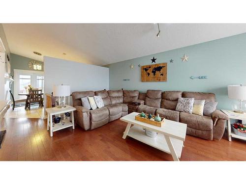 454 Athabasca Avenue, Fort Mcmurray, AB - Indoor Photo Showing Living Room