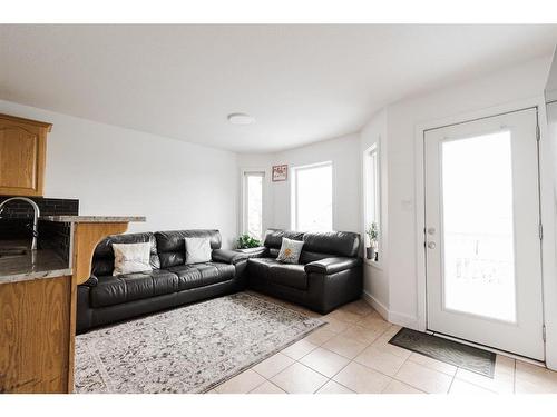 490 Pacific Crescent, Fort Mcmurray, AB - Indoor Photo Showing Living Room