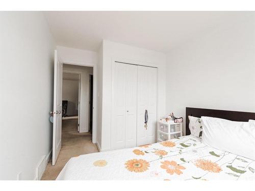 490 Pacific Crescent, Fort Mcmurray, AB - Indoor Photo Showing Bedroom