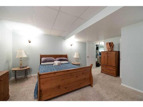 197 Swanson Crescent, Fort Mcmurray, AB - Indoor Photo Showing Bedroom