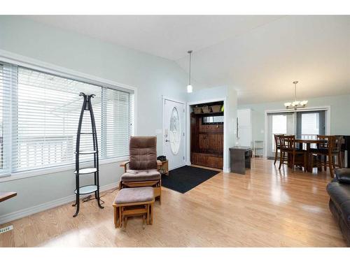 197 Swanson Crescent, Fort Mcmurray, AB - Indoor Photo Showing Living Room