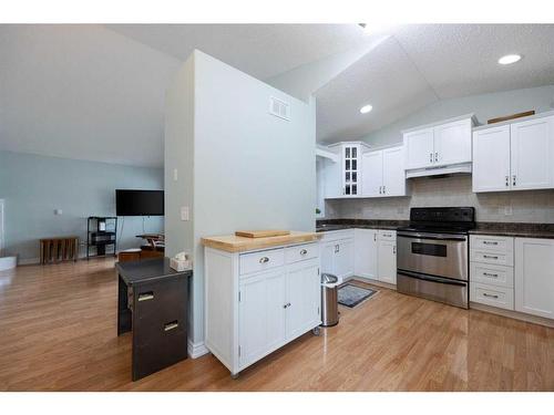 197 Swanson Crescent, Fort Mcmurray, AB - Indoor Photo Showing Kitchen