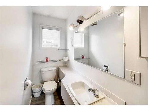 160 Cowley Bay, Fort Mcmurray, AB - Indoor Photo Showing Bathroom