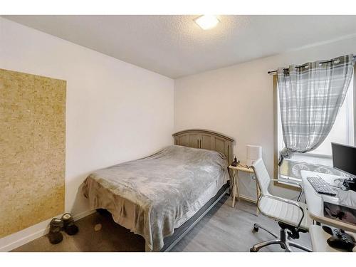 160 Cowley Bay, Fort Mcmurray, AB - Indoor Photo Showing Bedroom