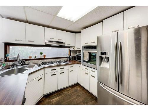 160 Cowley Bay, Fort Mcmurray, AB - Indoor Photo Showing Kitchen With Double Sink