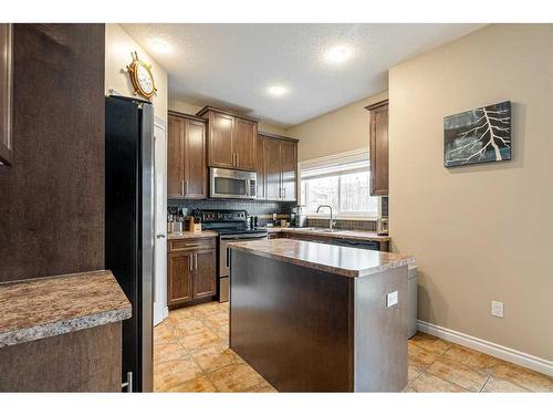 229 Hawthorn Way, Fort Mcmurray, AB - Indoor Photo Showing Kitchen