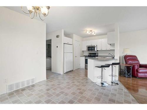 144 Parry Crescent, Fort Mcmurray, AB - Indoor Photo Showing Kitchen