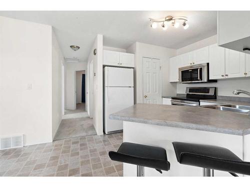 144 Parry Crescent, Fort Mcmurray, AB - Indoor Photo Showing Kitchen With Double Sink